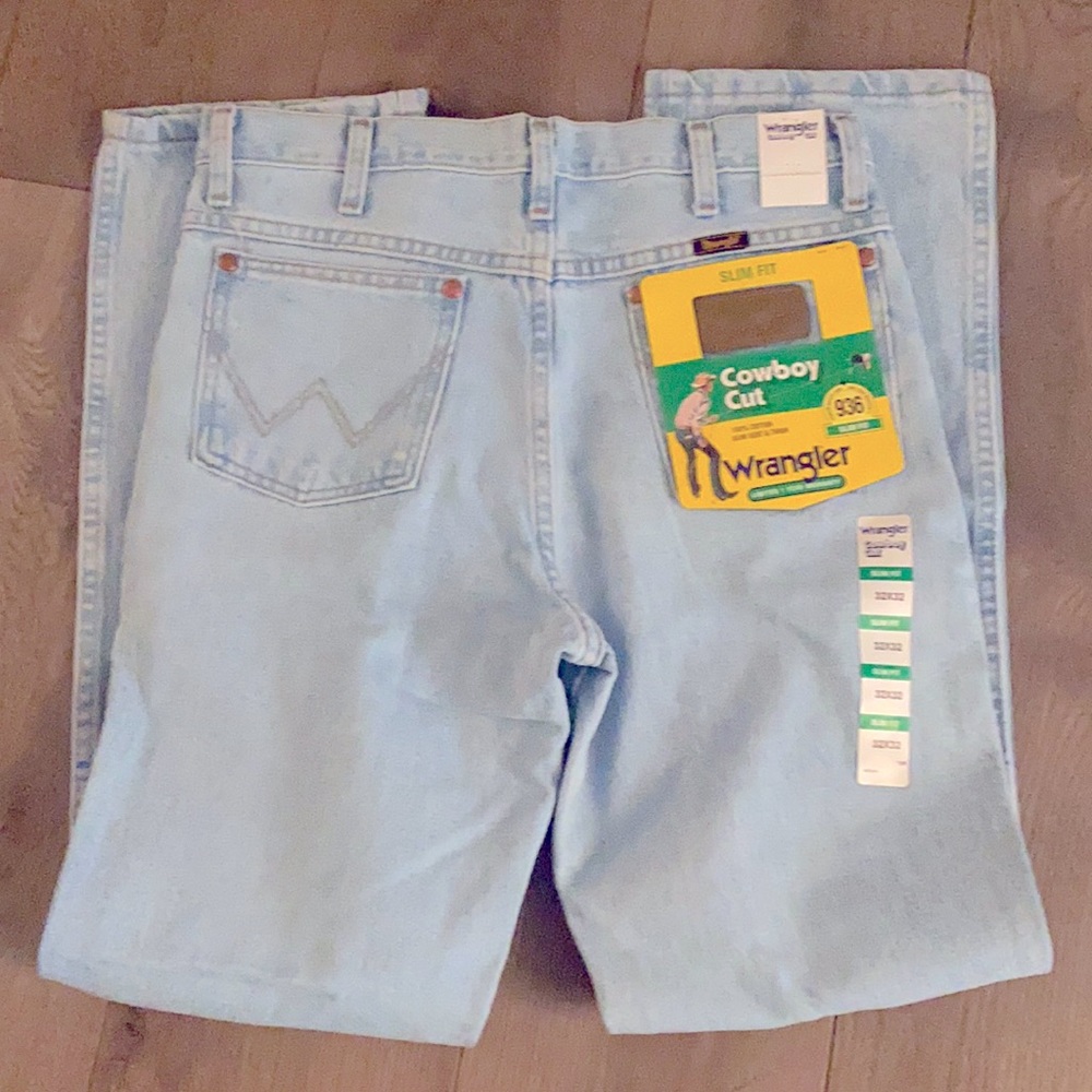 Men’s Wrangler Cowboy Cut Slim Fit jeans. NWT in bleached dye